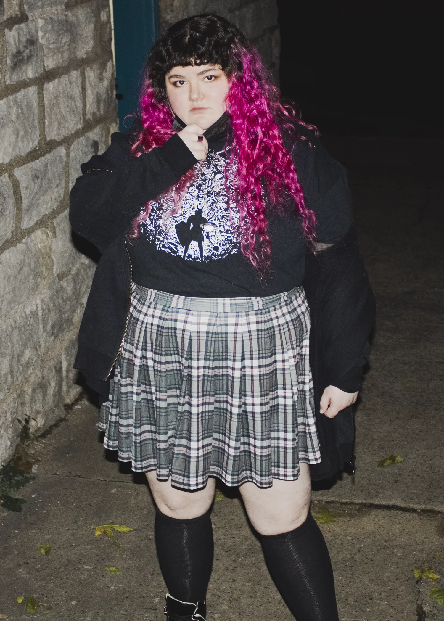 2XL plaid pleated mini skirt in basement show