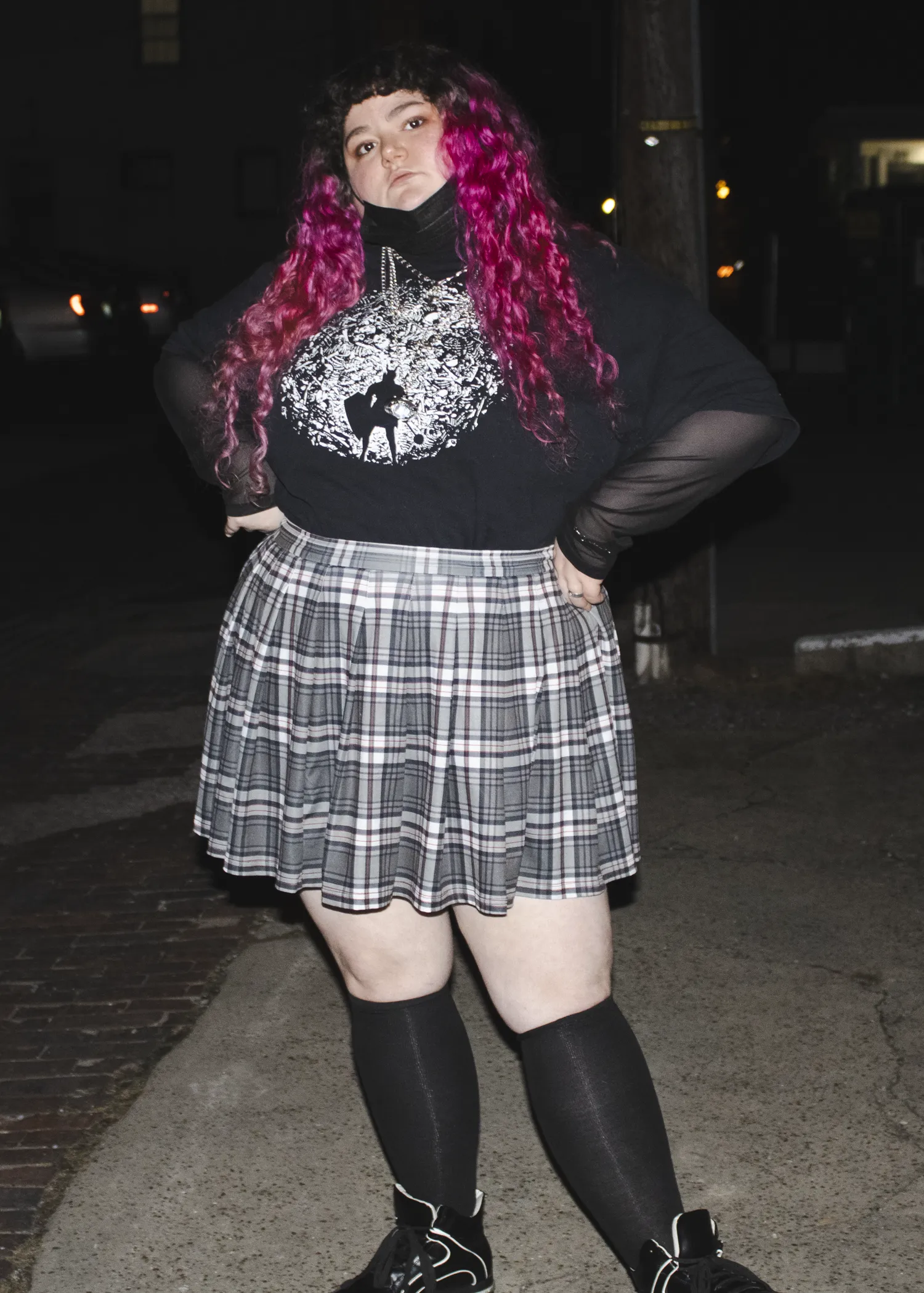 2XL plaid pleated mini skirt in basement show