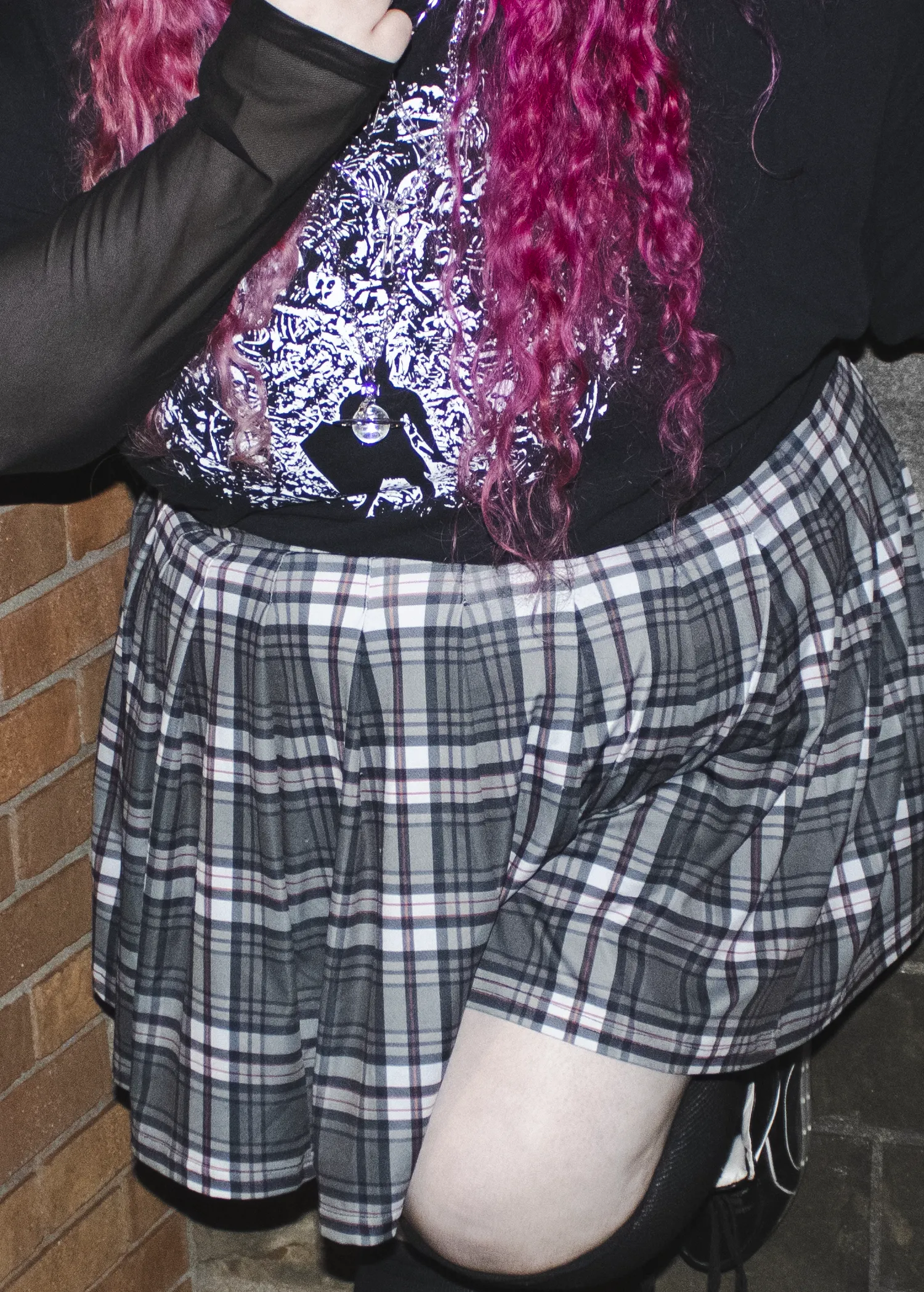 2XL plaid pleated mini skirt in basement show