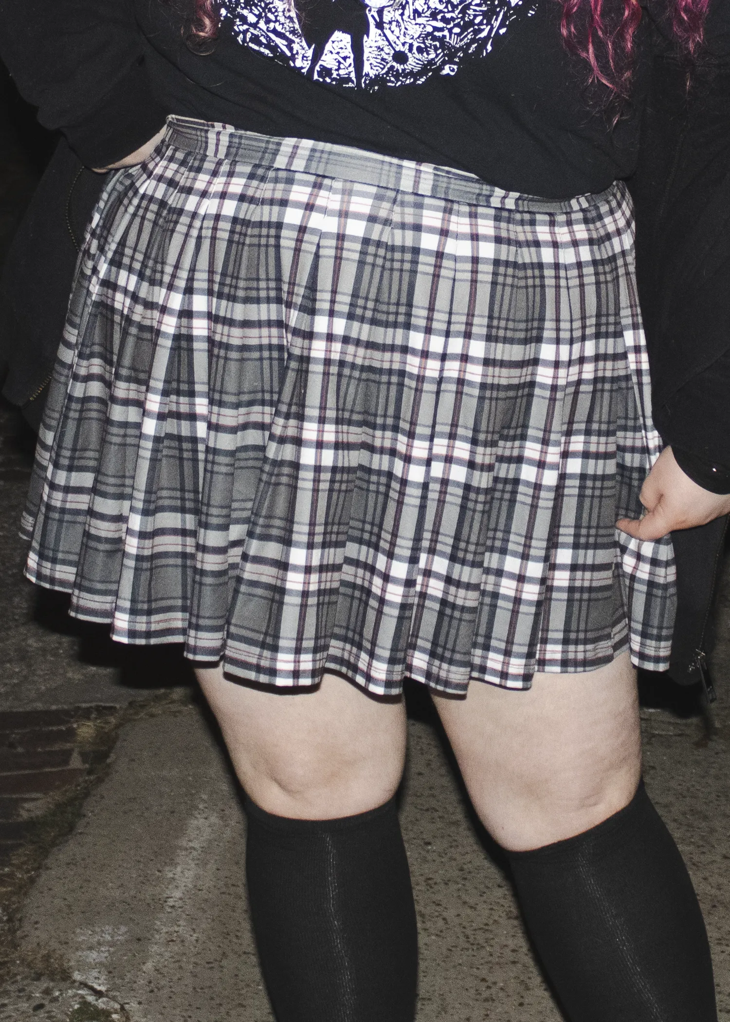 2XL plaid pleated mini skirt in basement show