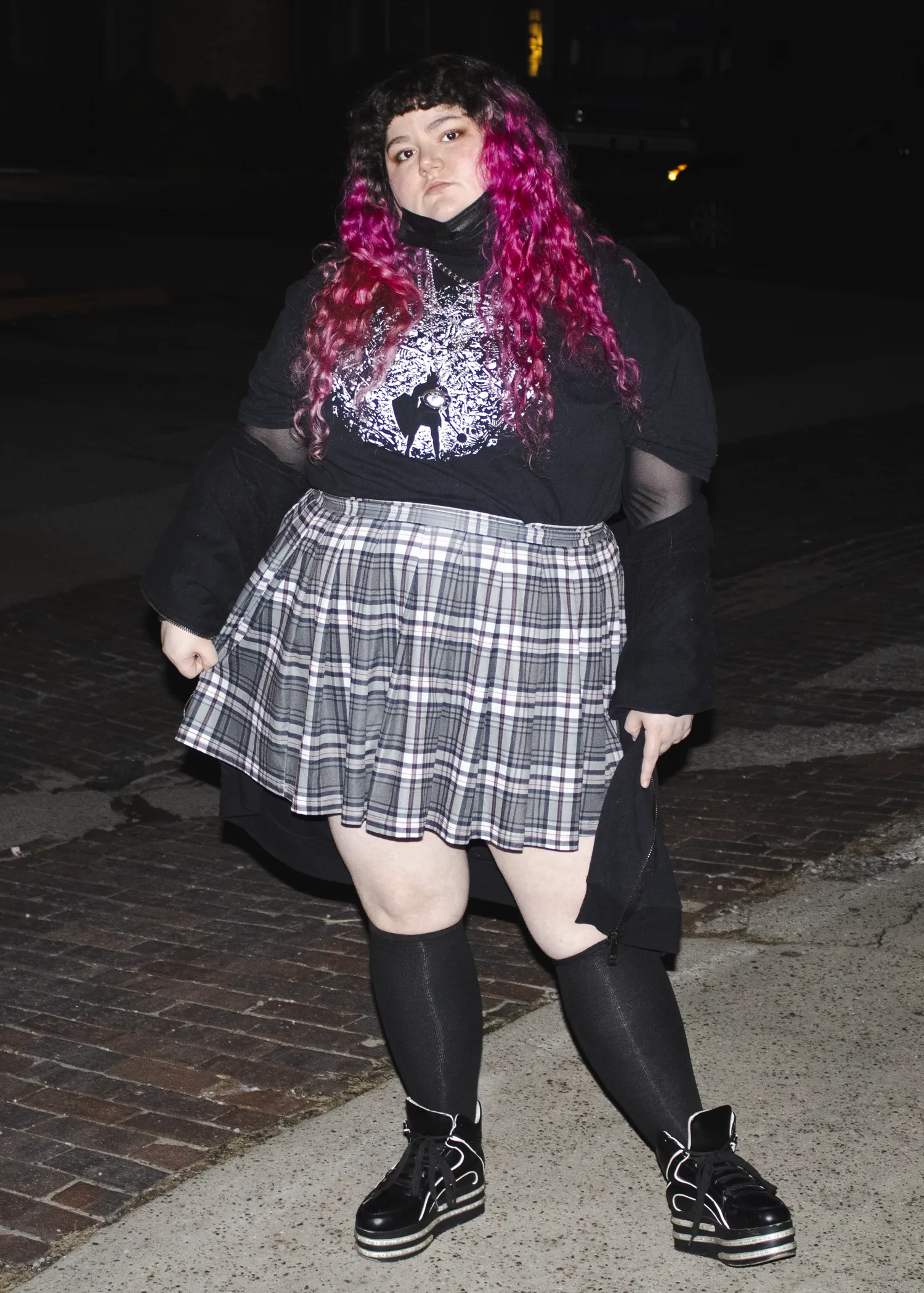 2XL plaid pleated mini skirt in basement show