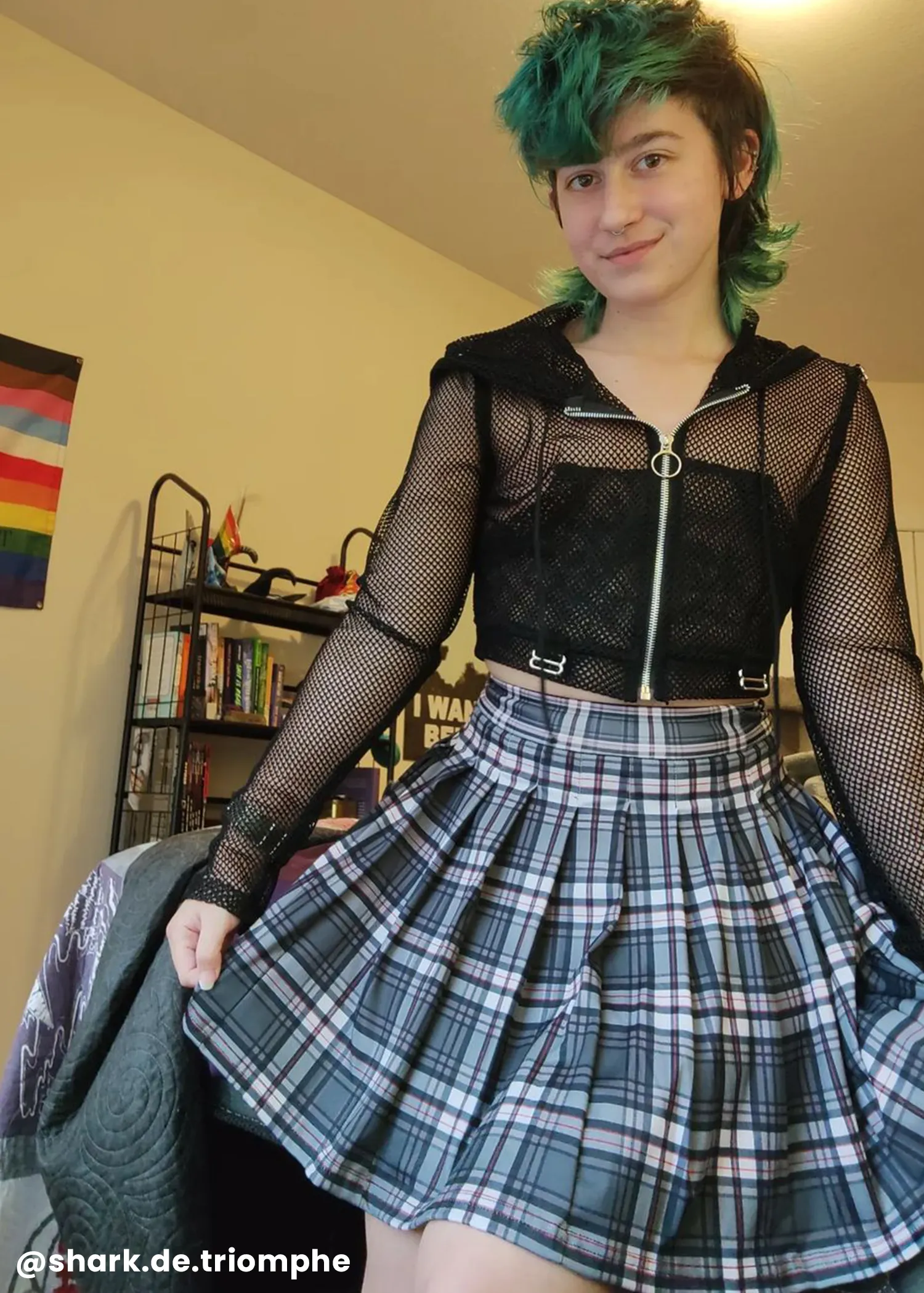 2XL plaid pleated mini skirt in basement show