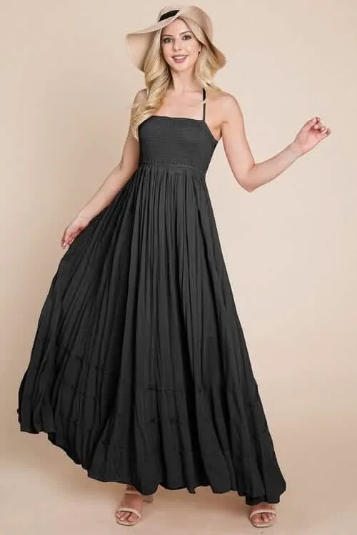 Backless Bohemian Pleated Maxi Dress with Stylish Smocked Accents