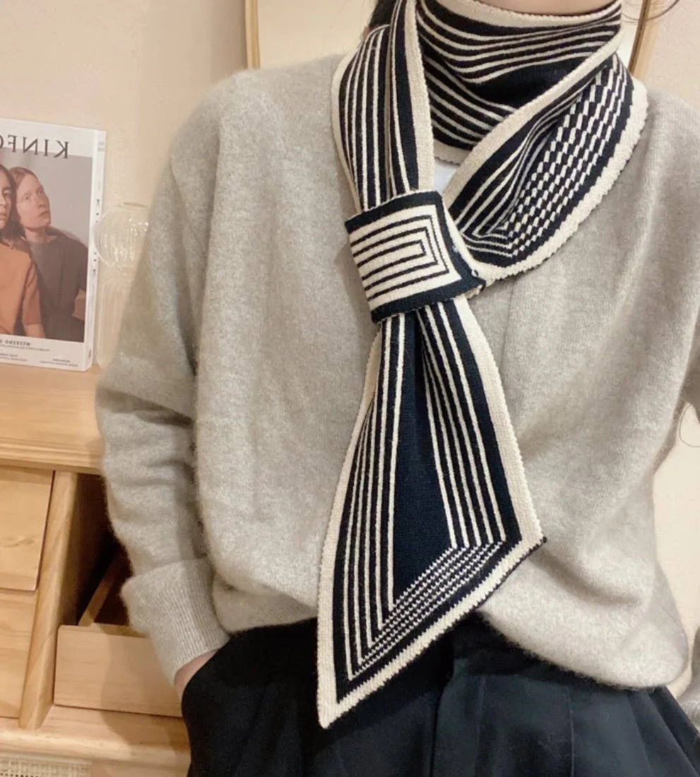 Cross-Front Geometric Stripes Scarf