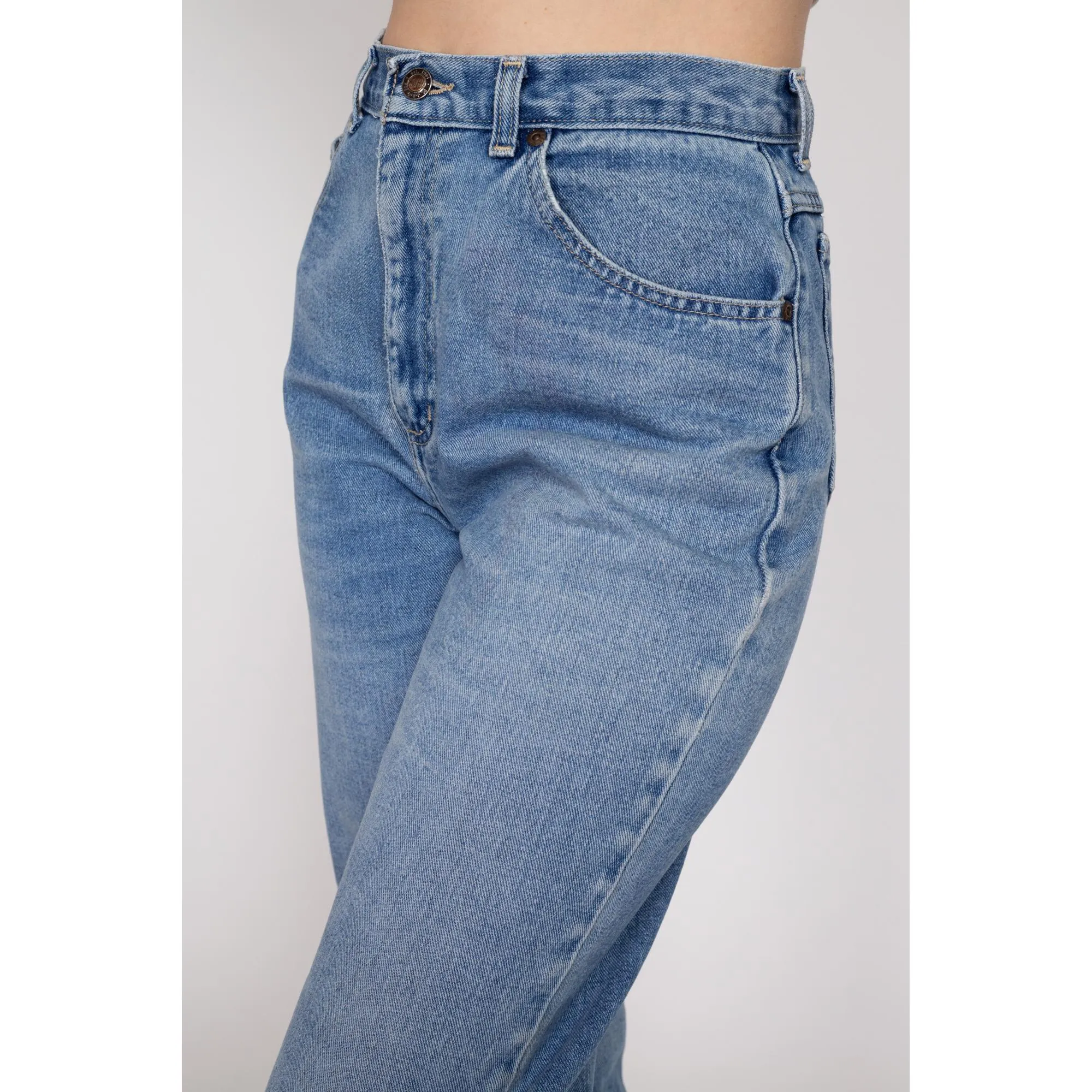 Medium 90s High Waisted Medium Wash Jeans 28"