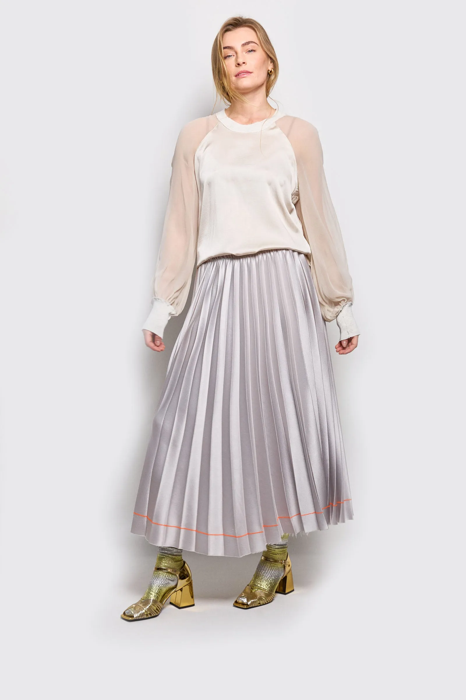 pleat satin skirt