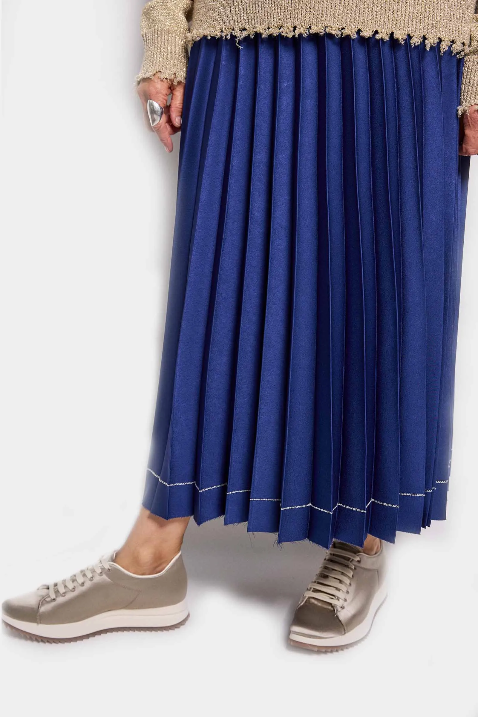 pleat satin skirt