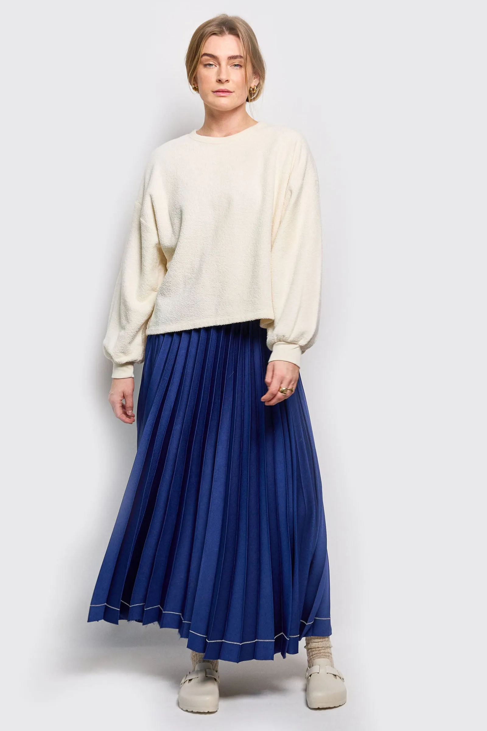 pleat satin skirt