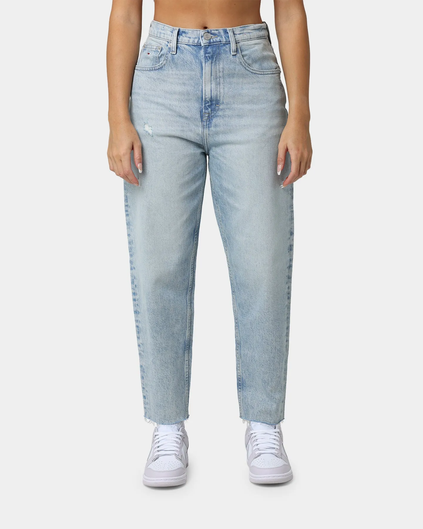 Tommy Jeans Women's Ultra High Rise Mom Jeans Denim Light